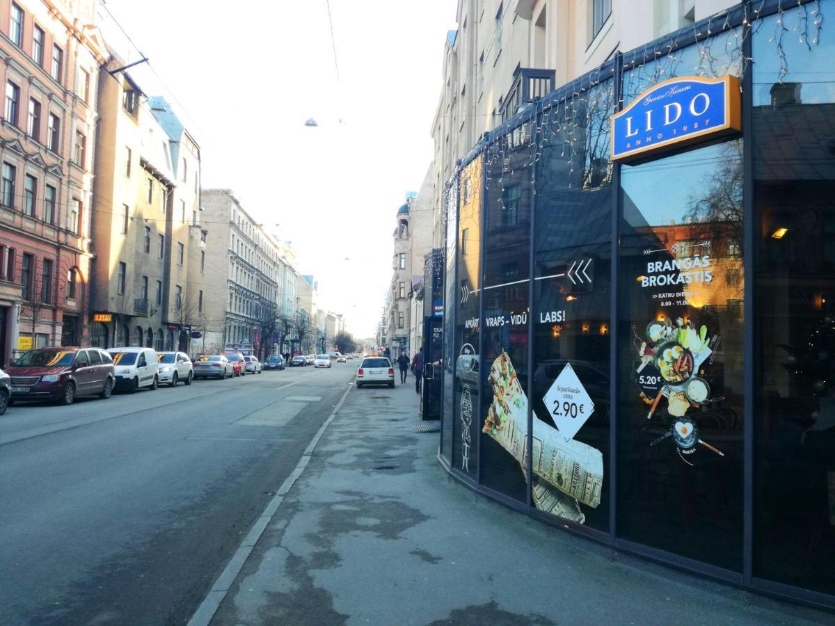 Tiny Non-smoking Caka & Free Parking Апартамент